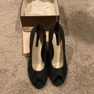 Black Peep-Toe kitten wedges